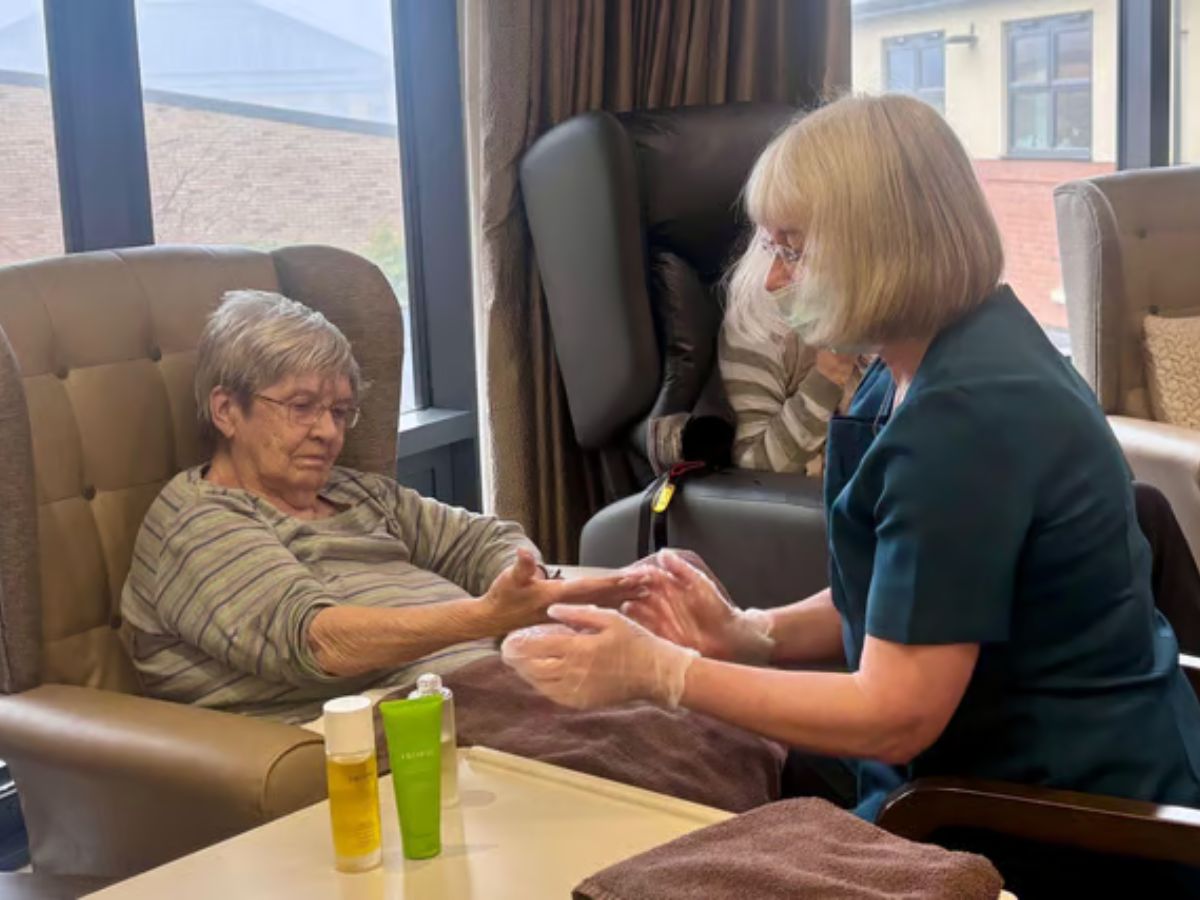 Hand reflexology at Windsor Court Care Home Wetherby
